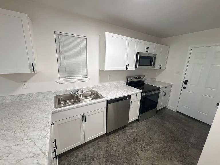 3701 Glenburee Cv — Photo 15