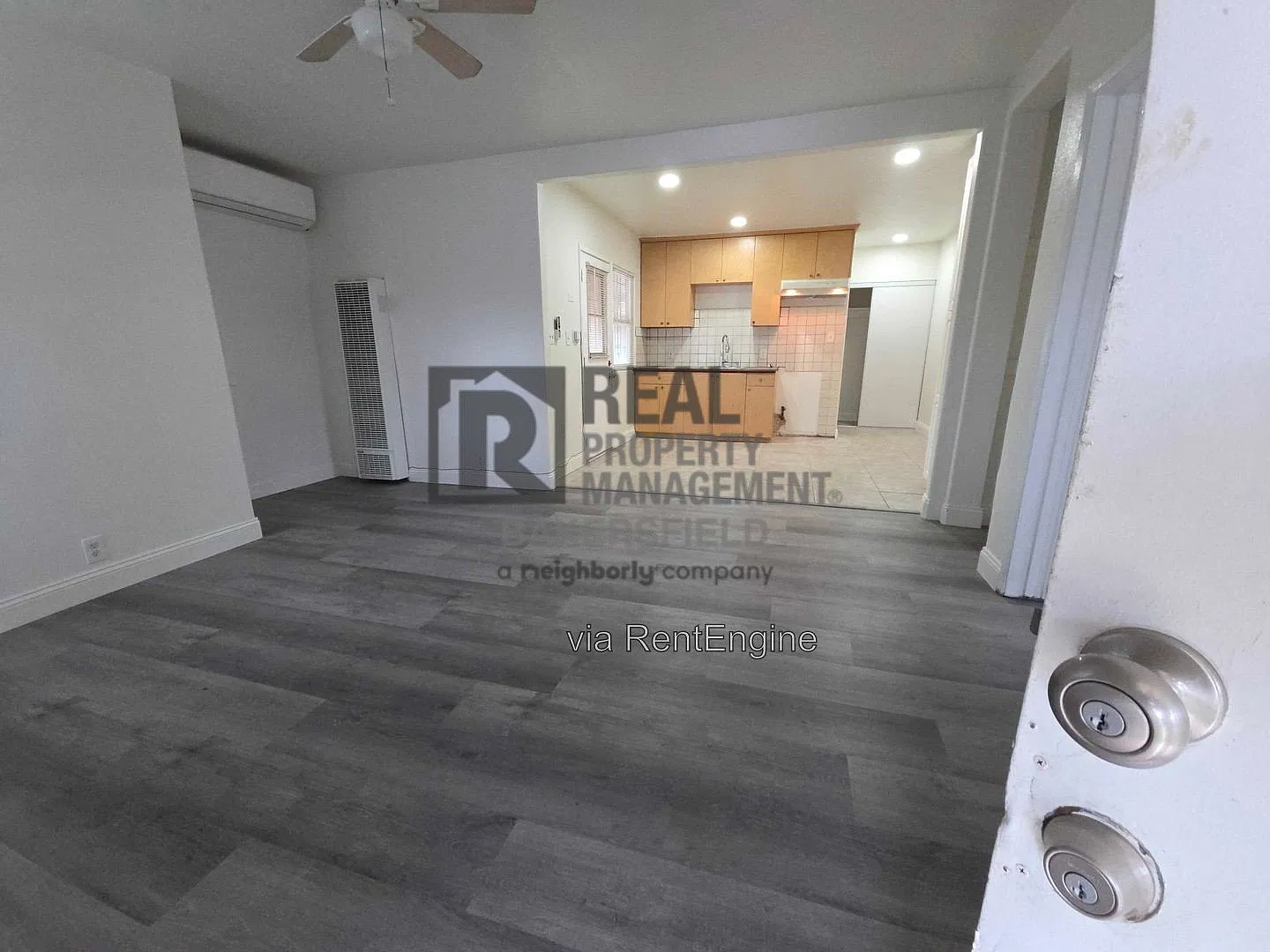 2 bed, 1.0 bath, 715 sqft, $995 — Photo 2