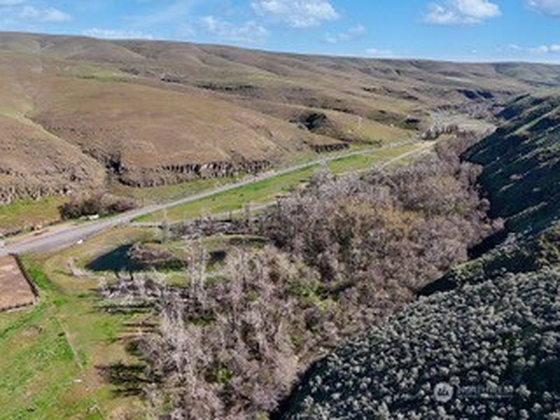 4th image of 13761 Asotin Creek Road