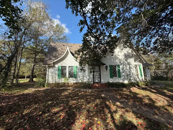 100 Smith St, Naples, TX 75568