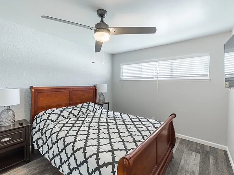 350 E Desert Inn Rd #H203 — Photo 15