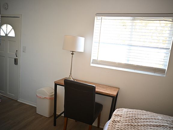 4th image of 322 Loma Vista St #B