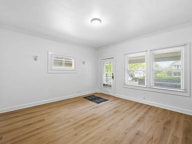 833 N Riley Ave — Photo 5