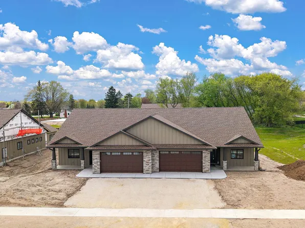 1060 Legend Ln, River Falls, WI 54022