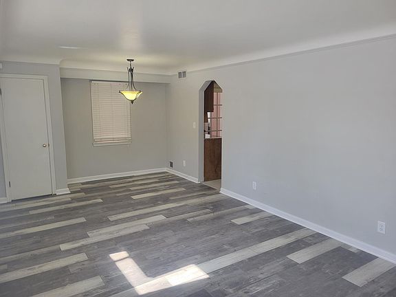 4th image of 30910 Pierce St