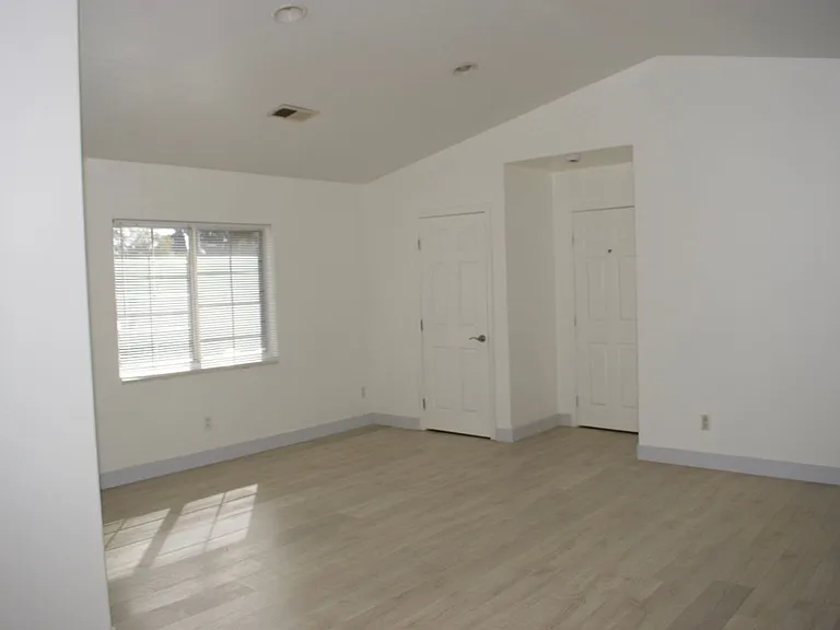 249 S 33rd St — Photo 11