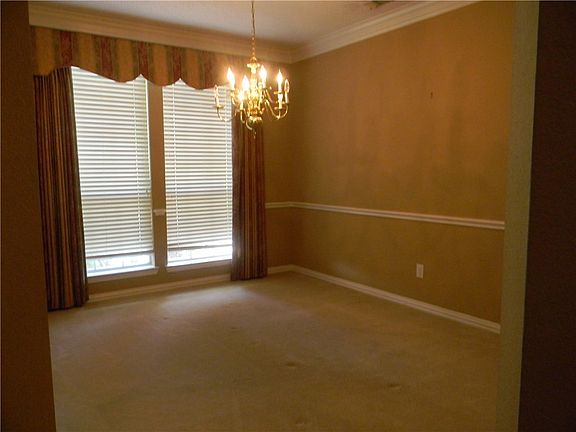 3rd image of 605 Newcastle Ln