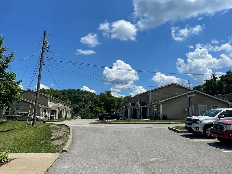 1001 Stone Path Ln — Photo 2