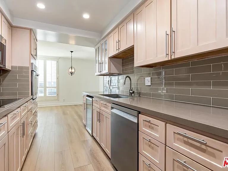 1710 Malcolm Ave #303 — Photo 9