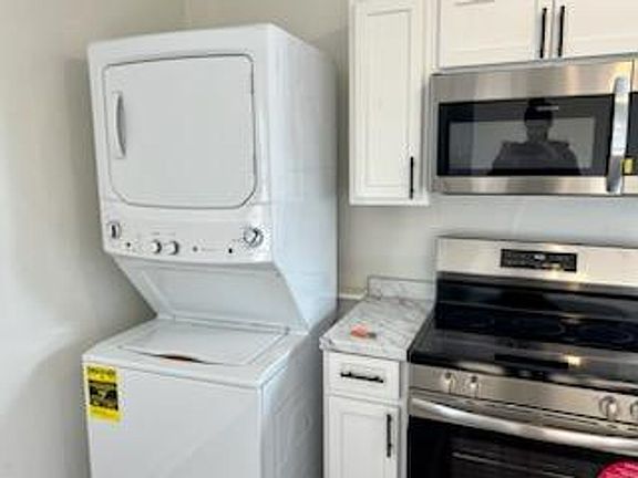 3rd image of 1010 Randolph Ave #C