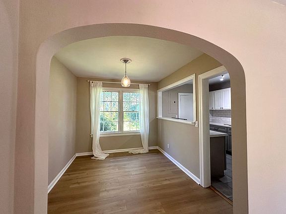 3rd image of 2769 Myra St