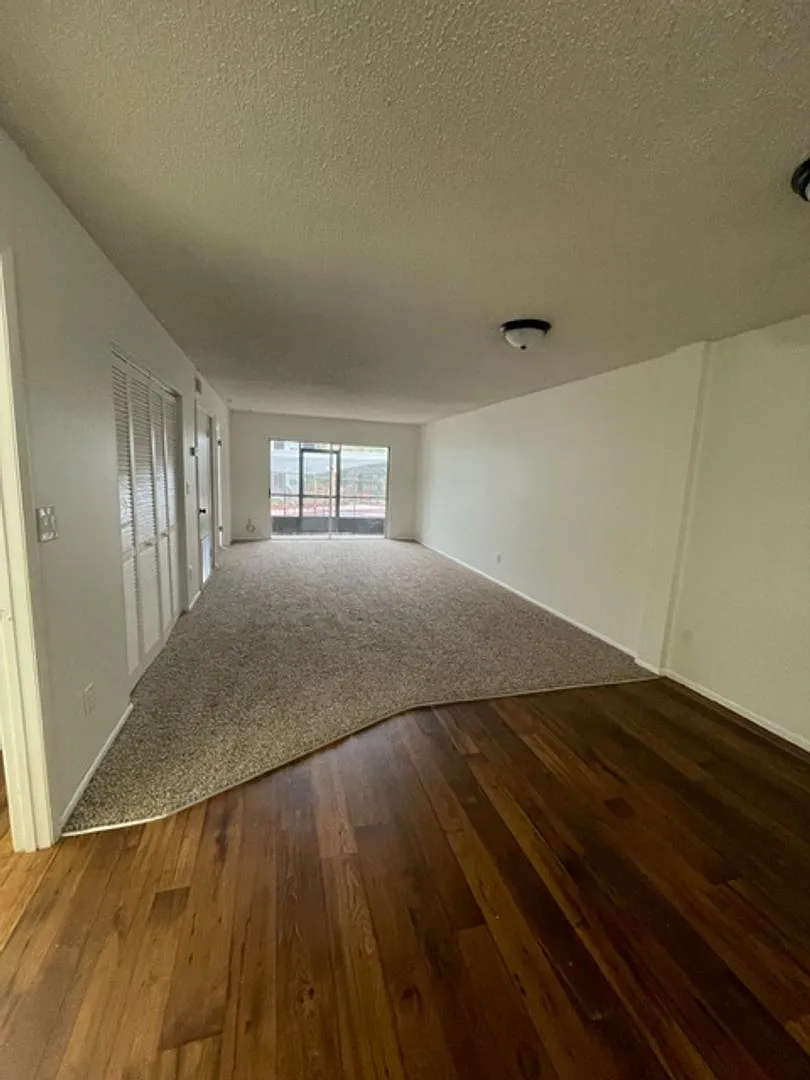 2 Bed 2 Bath 1st Floor Condo With Pool And Washer Dryer Hook Ups also accepting Section 8 Weclome... — Photo 4