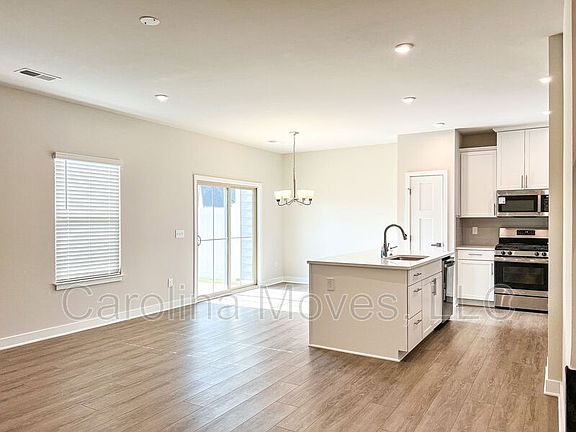 4th image of 535 Martin Creek Dr