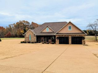 255 Ridgewood Dr, Henderson, TN 38340