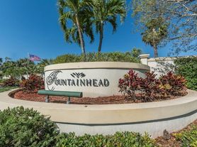 572 7th Sq, Vero Beach, FL