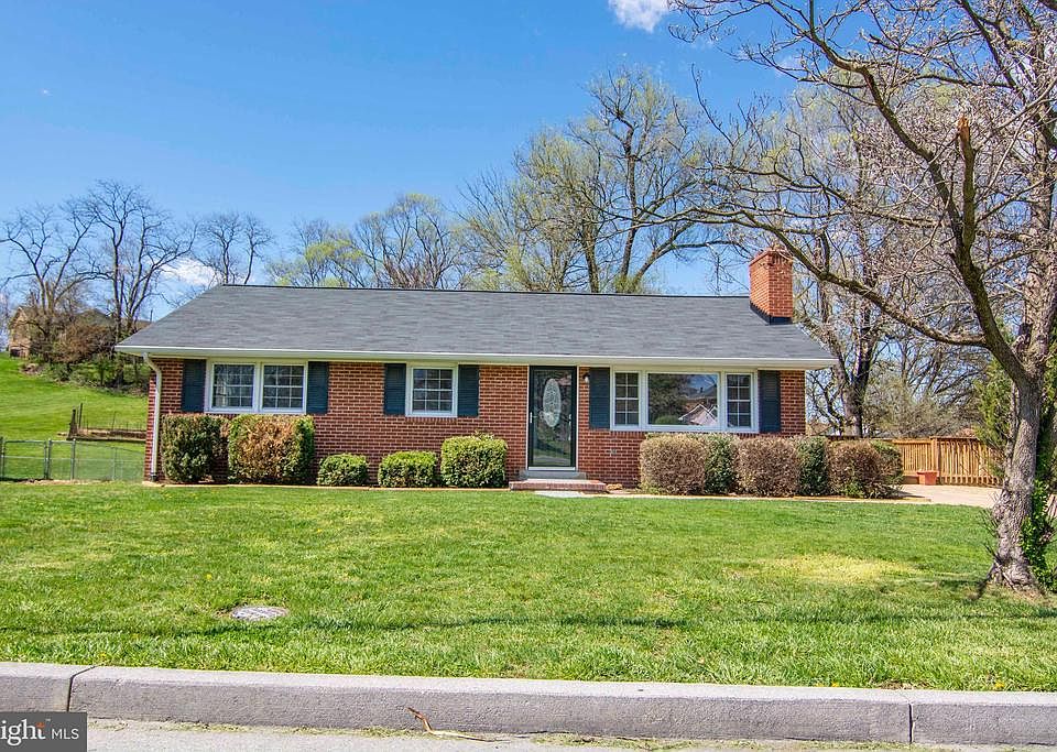 1st image of 912 E Stonewall Dr