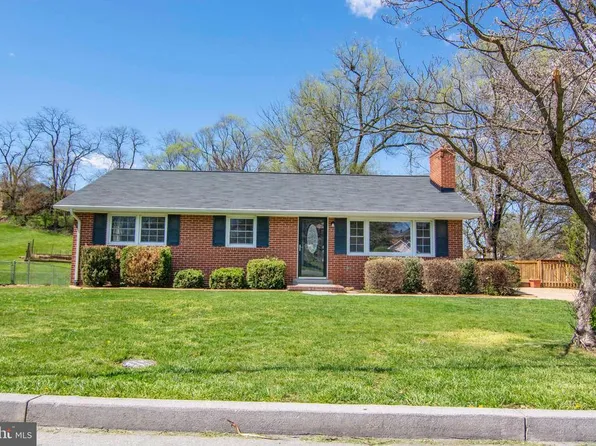 912 E Stonewall Dr, Front Royal, VA 22630