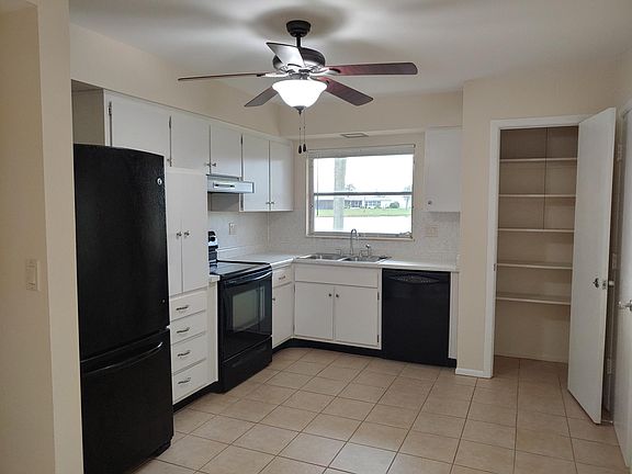 5th image of 1708 Danbury Dr