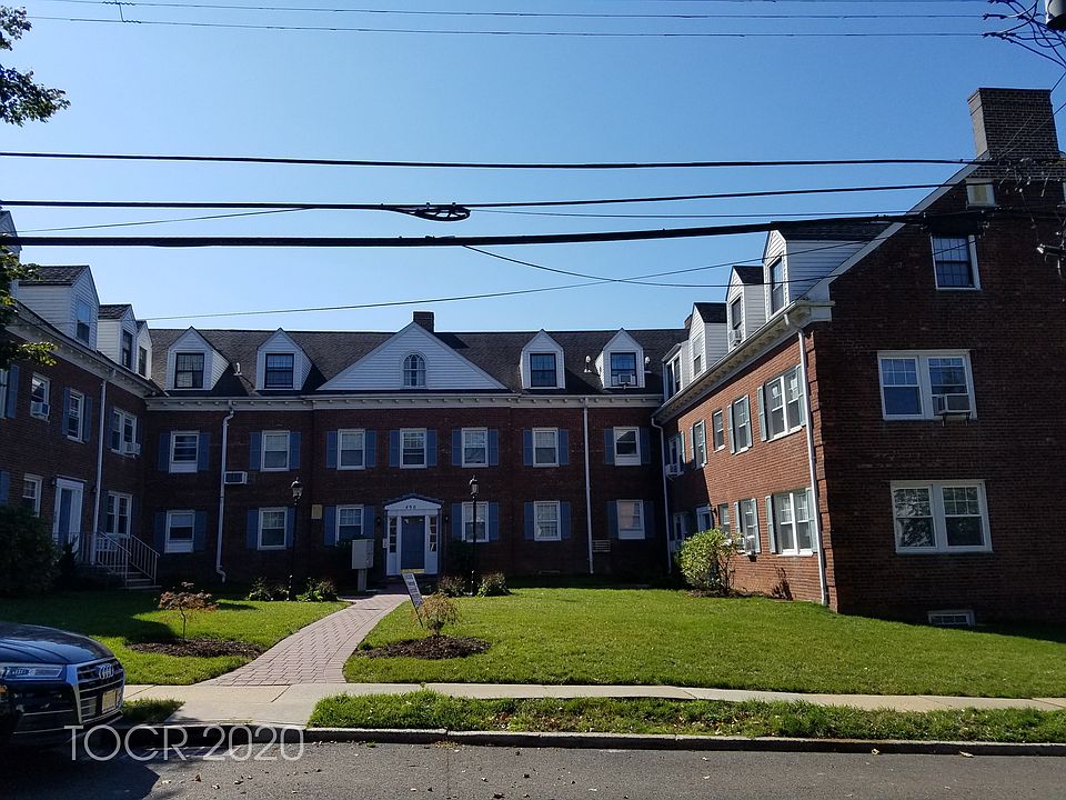 2nd image of 490 Beverly Rd