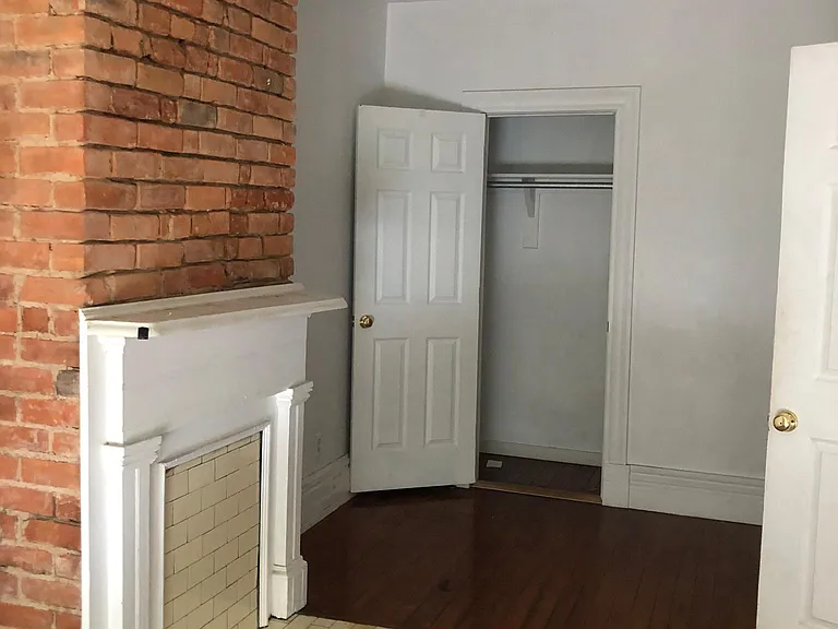 1420 W Clay St — Photo 9