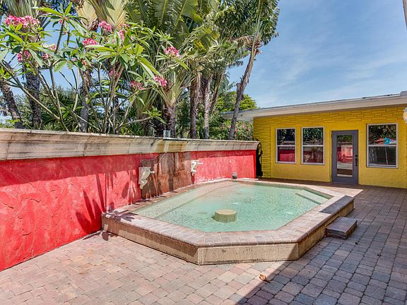 4th image of 7740 Edgewater Dr