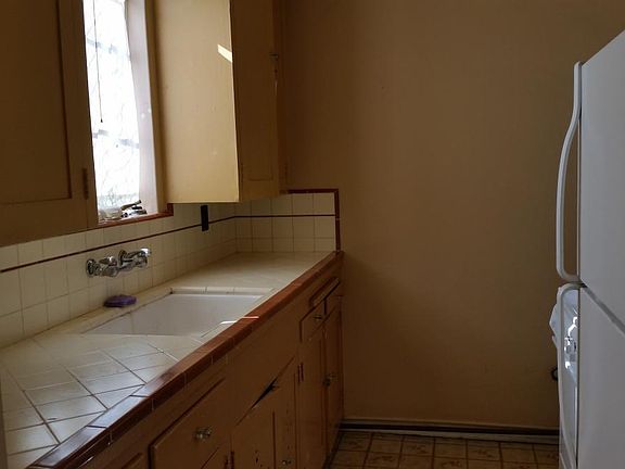 4th image of 825 N 5th Ave APT 5