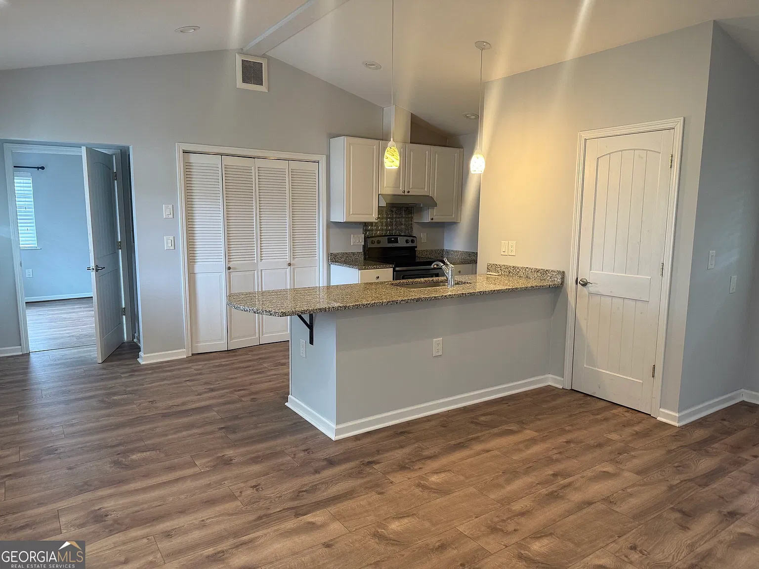 1 bed, 1.0 bath, 648 sqft, $1,100 — Photo 3
