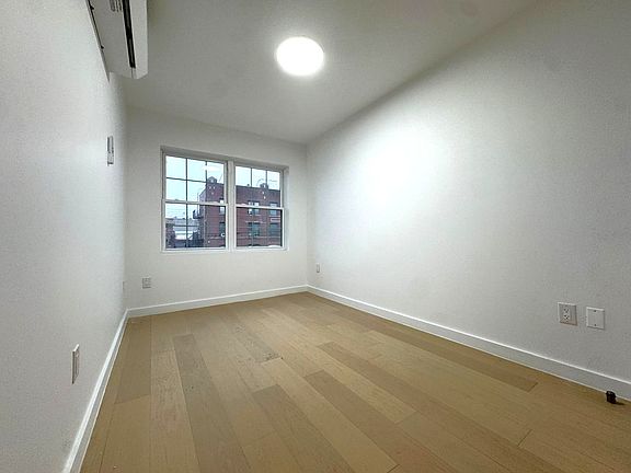 5th image of 937 Brooklyn Ave #1