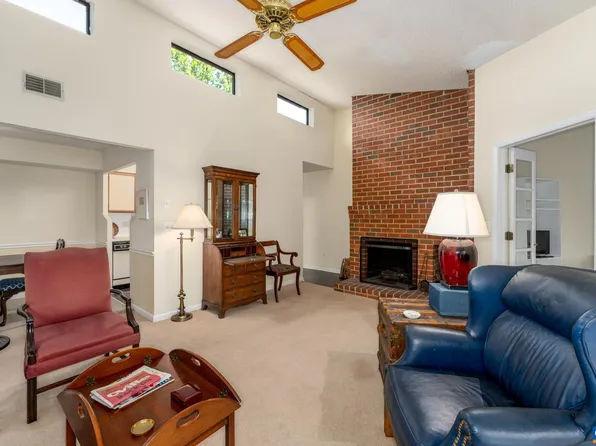 138 Green Turtle Ln APT 11, Charlottesville, VA 22901