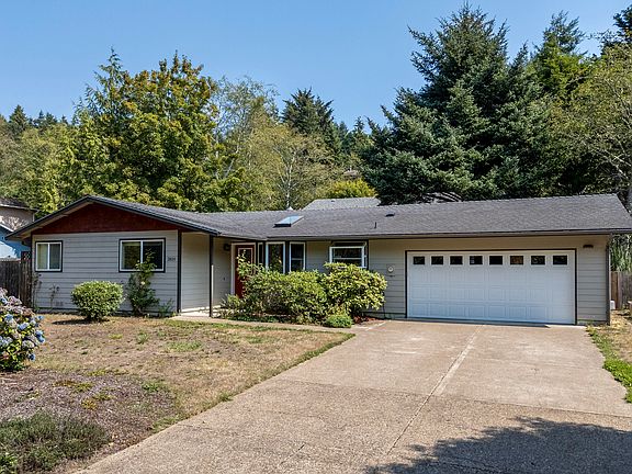 5th image of 2810 NE Harney Dr