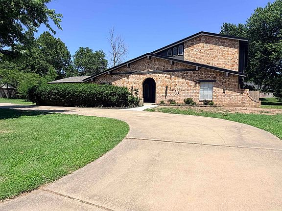 3rd image of 2801 Wildwood Dr