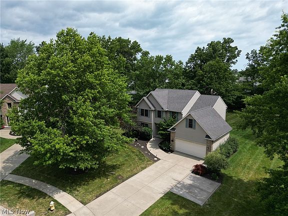 2nd image of 32124 Augusta Dr