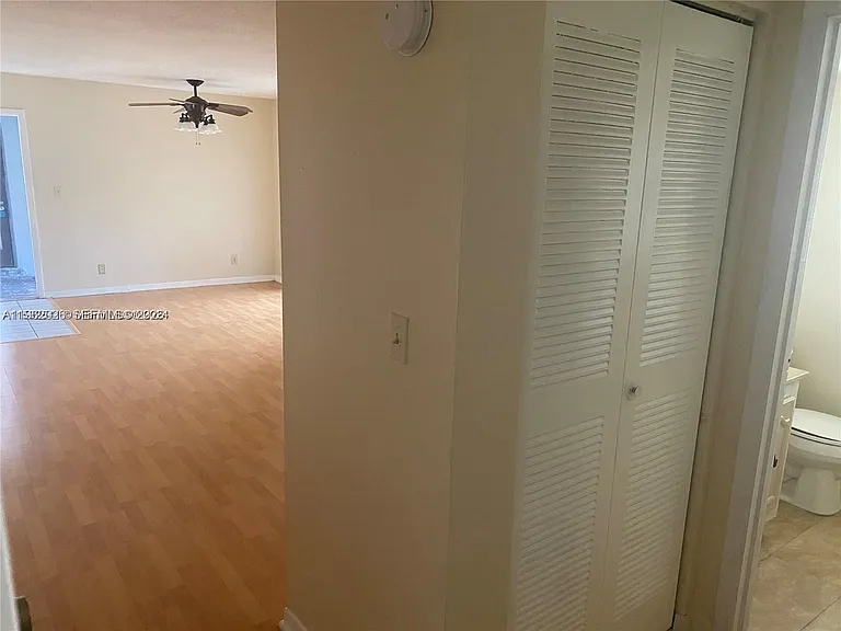 335 W Laurel Dr #1M — Photo 9