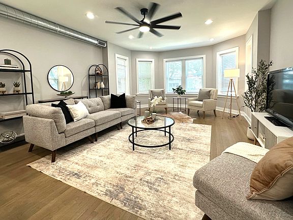 4th image of 2639 W Carmen Ave #2W