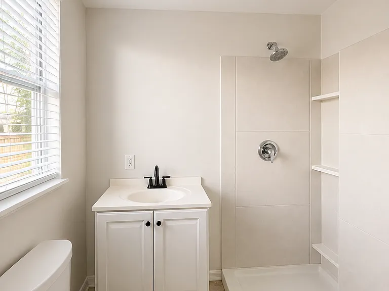 1715 N Bumby Ave — Photo 24