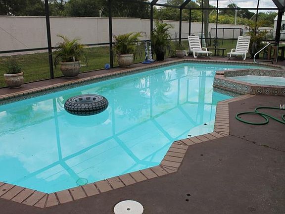 3rd image of 2805 Indianwood Dr