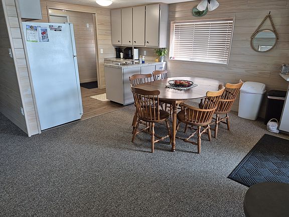 3rd image of 579 Bluff Dr