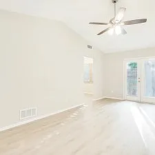 632 Northeast Juanita Court — Photo 1