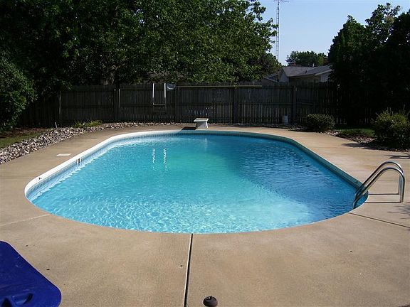 5th image of 479 Woodlark Dr