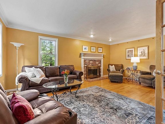 5th image of 22 Woodland Dr