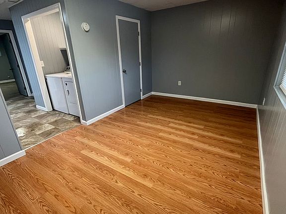 4th image of 107 Lucas Dr #1