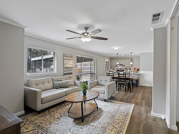 4th image of 423 Lexington Ln