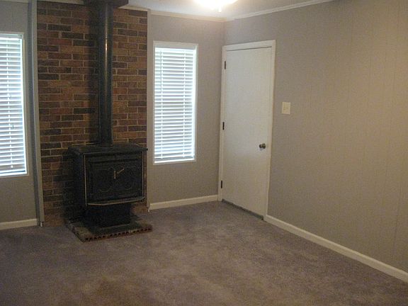 3rd image of 203 Truman St