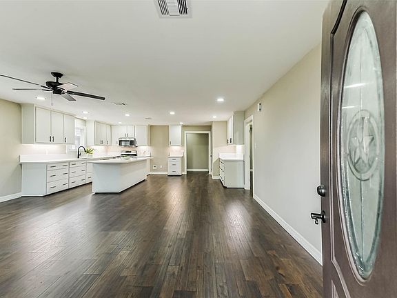 5th image of 109 Neyland St