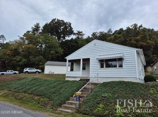 26 School House Rd, Mill Hall, PA 17751