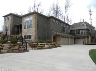 33 Stonehedge Way, Amherst, OH 44001
