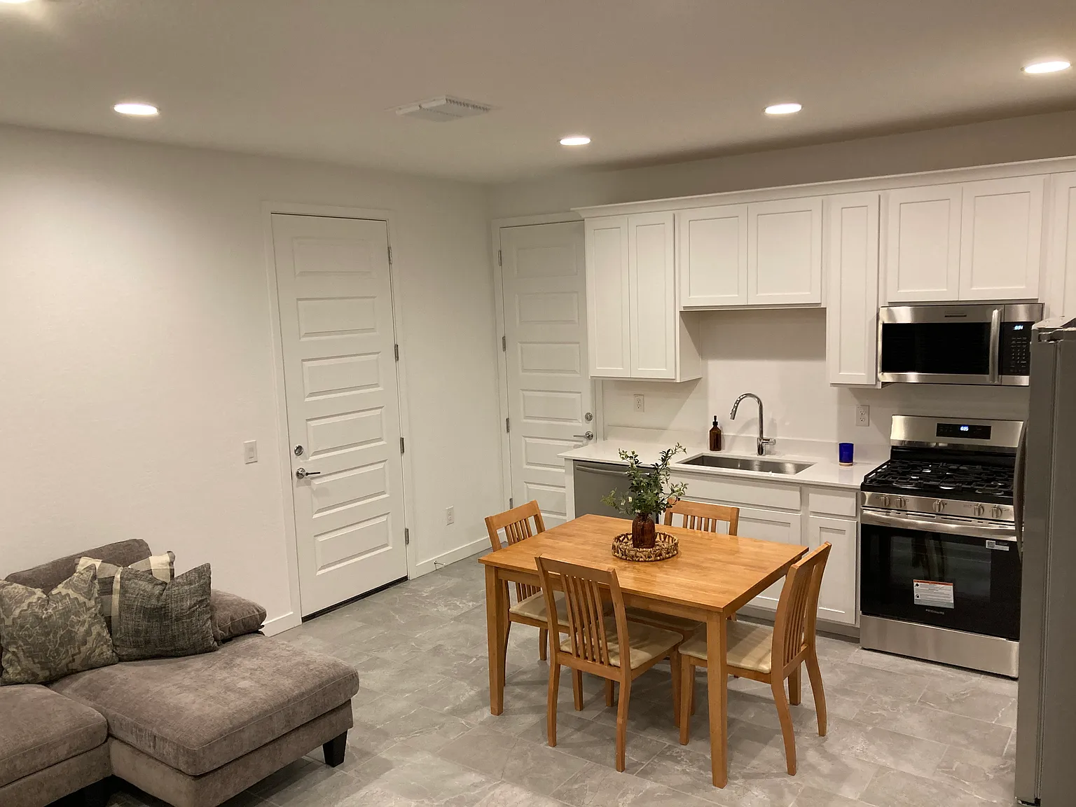 1 bed, 635 sqft, $1,599 — Photo 3