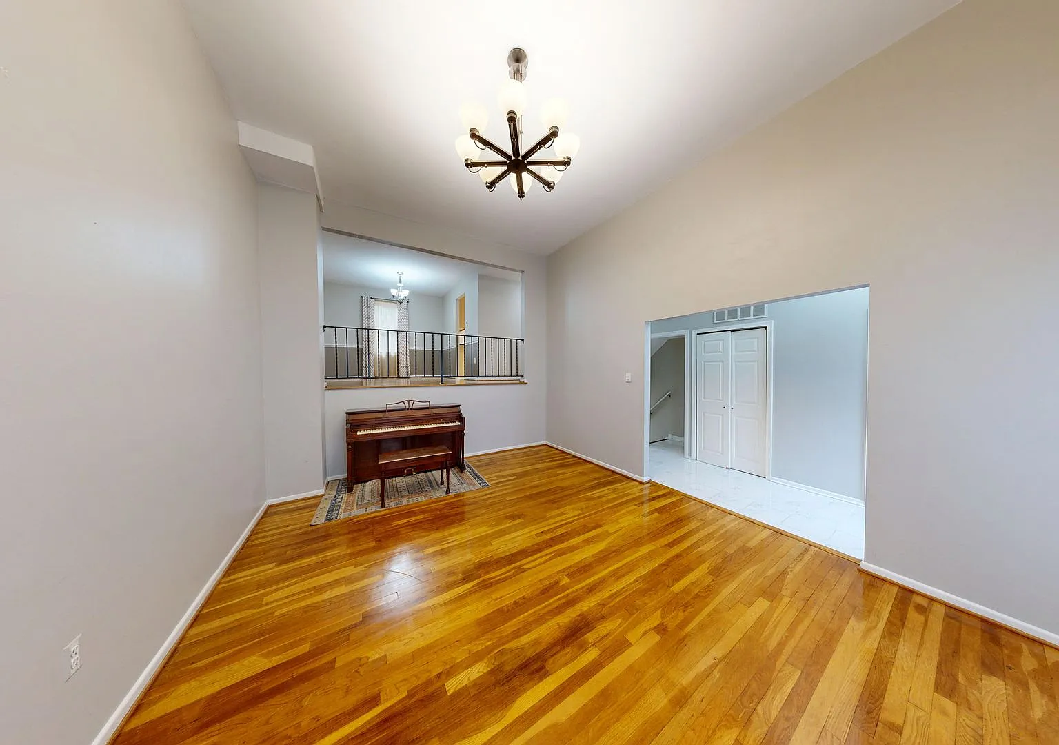 Spacious Updated TH - 4Bed/2.5Bath - Feeds to Wooton HS — Photo 3