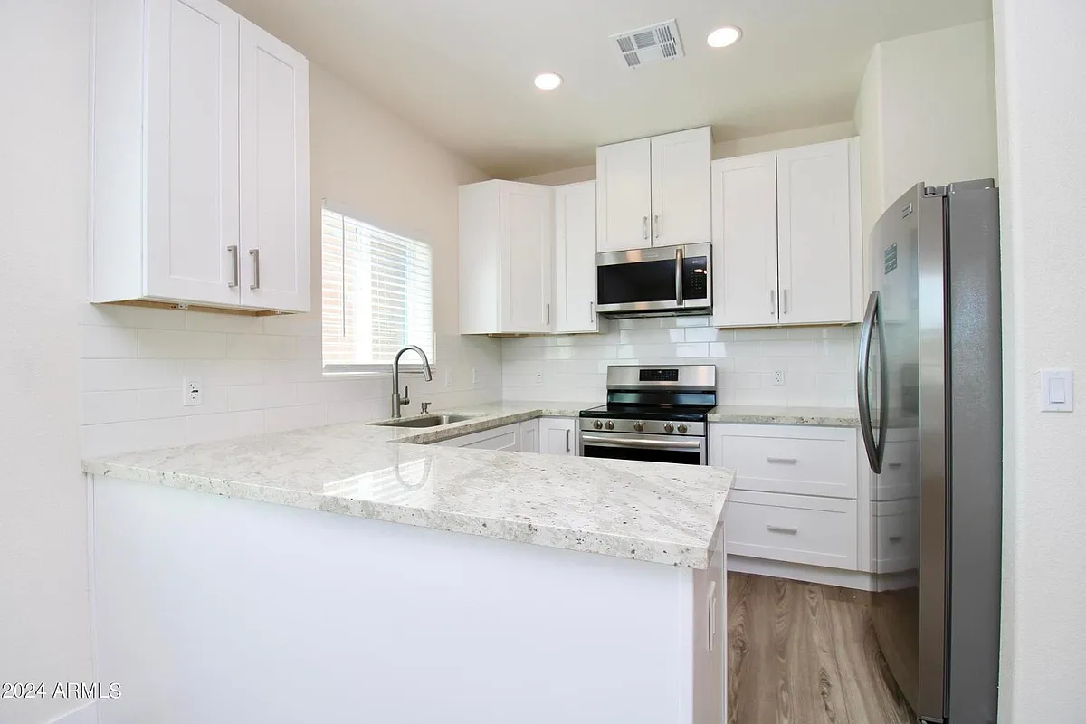 Photo 2 of 10 - 1306 E Purdue Ave #4 - Phoenix, AZ Building Photo - 1306 E Purdue Ave #4