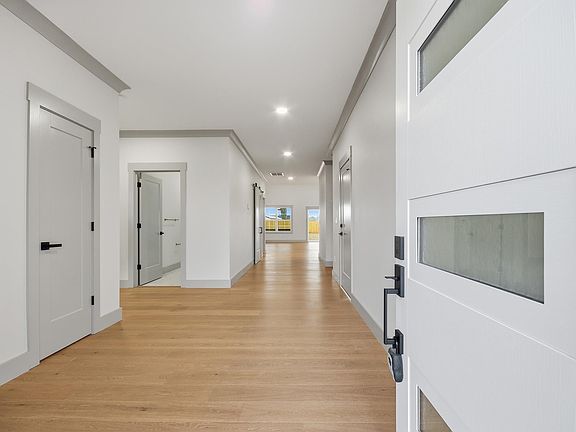 3rd image of 301 Jacquline Ln